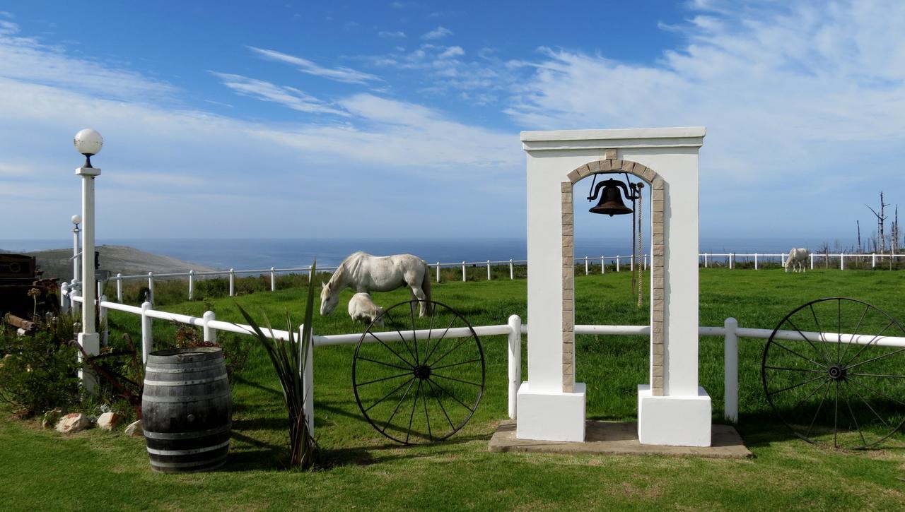 Tniqua Stable Inn Plettenberg Bay Exterior photo